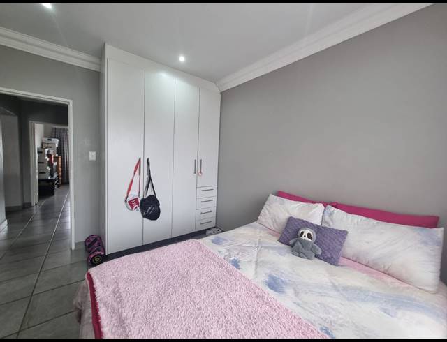 3 BEDROOM TOWNHOUSE FOR SALE IN ARCON PARK